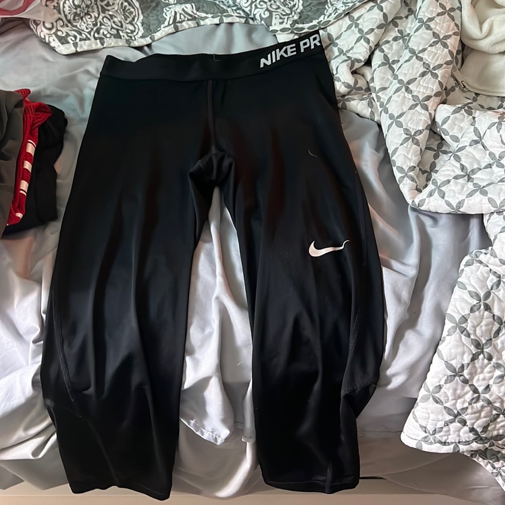 small capri nike pros like new